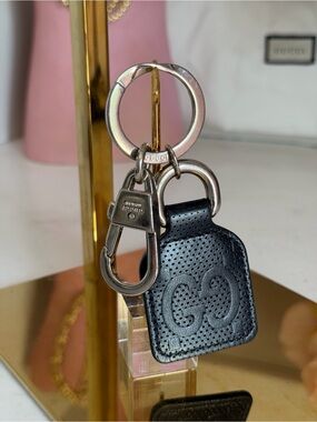 EUC Gucci Black Leather Double G Keychain with Silver Hardware